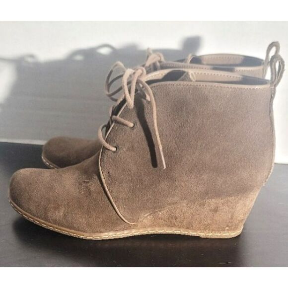 NWOT - Franco Sarto Suede Wedges - Size 6 - Picture 4 of 14